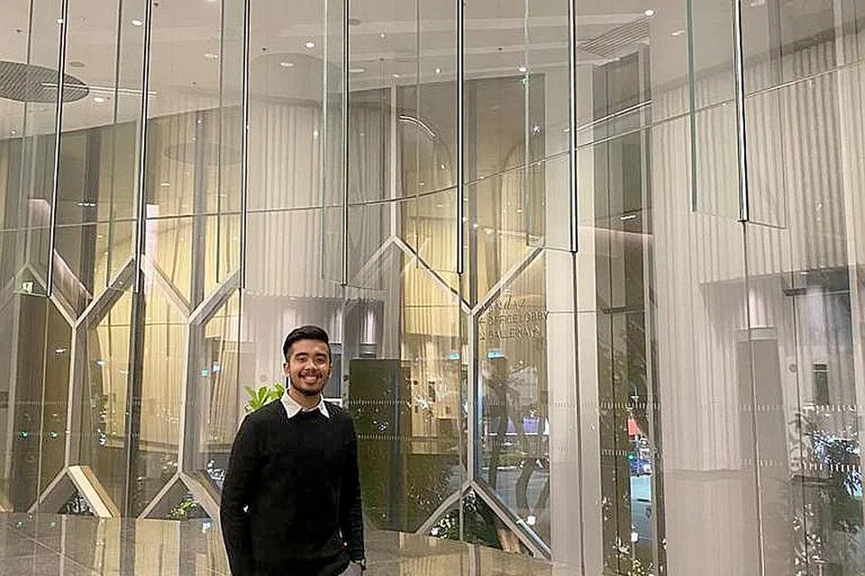 FIKIRKAN LANGKAH SELANJUTNYA: Disebabkan keadaan tidak menentu, Encik Hazim merancang untuk terus mengambil kursus dalam bidang IT untuk meningkatkan kemahirannya dan sekiranya perlu mencari pekerjaan lain. - Foto ihsan MUHAMMAD HAZIM ZAINUDDIN