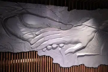 Terowong Silaturahim yang menghubungkan Masjid Istiqlal dan Katedral Jakarta menjadi simbol kehidupan bersama yang damai dan harmoni, ciri unik yang mencerminkan wajah sebenar Indonesia sebagai negara berbilang budaya dan agama.