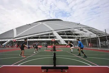 Setakat ini, orang awam boleh mengakses lebih 550 gelanggang badminton dan lebih 80 gelanggang bola pikel di seluruh negara melalui wadah tempahan dalam talian, MyActiveSG+. 