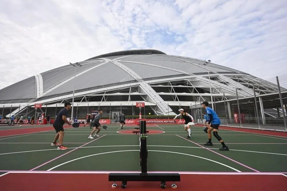 Setakat ini, orang awam boleh mengakses lebih 550 gelanggang badminton dan lebih 80 gelanggang bola pikel di seluruh negara melalui wadah tempahan dalam talian, MyActiveSG+. 