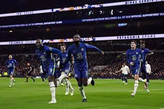 TUAH MEMIHAK 'THE BLUES': Rudiger (tengah) meraikan golnya dalam aksi kedua separuh akhir Piala Liga untuk membawa Chelsea ke final. - Foto AFP
