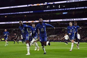 TUAH MEMIHAK 'THE BLUES': Rudiger (tengah) meraikan golnya dalam aksi kedua separuh akhir Piala Liga untuk membawa Chelsea ke final. - Foto AFP