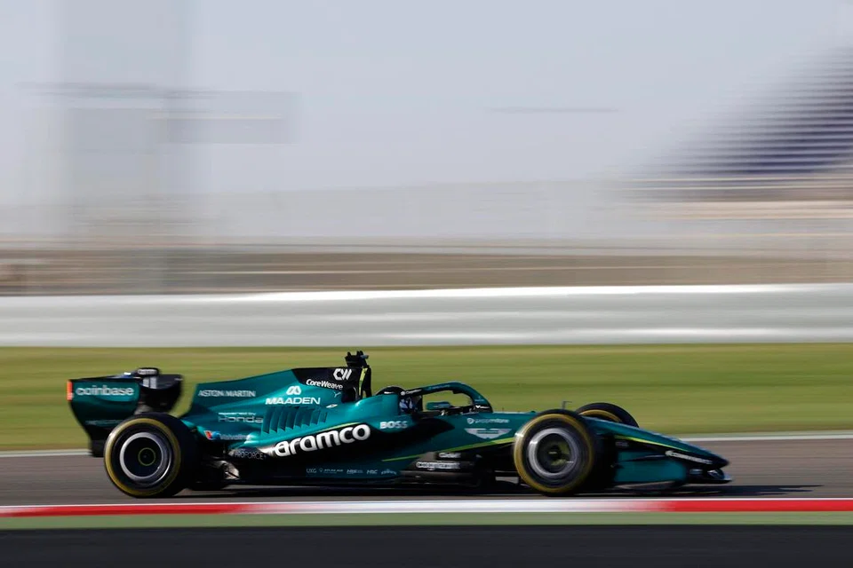 Pelumba Aston Martin, Lance Stroll, semasa ujian pramusim Formula Satu di Litar Antarabangsa Bahrain, pada 18 Februari.