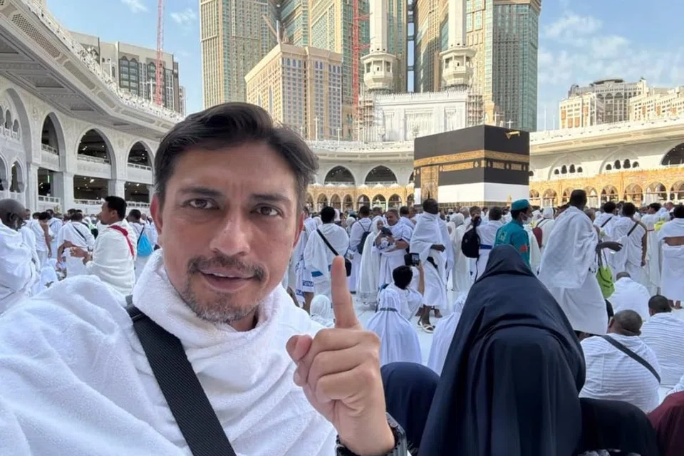 Datuk Adi Putra jatuh sakit dipercayai ekoran tidak mendapat rehat yang mencukupi sekembalinya dari Makkah.