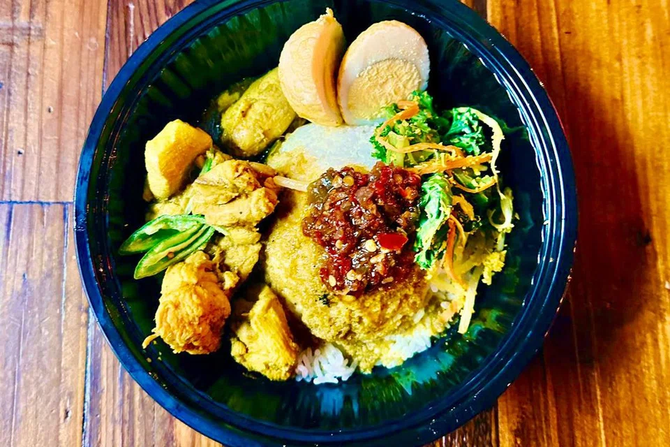 ANTARA SAJIAN: Set Ayam Gulai ini merupakan antara sajian yang dijual di cawangan Padi di New York.