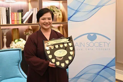 Club Rainbow, Hartini Karyana, Anugerah Ibu Tabah