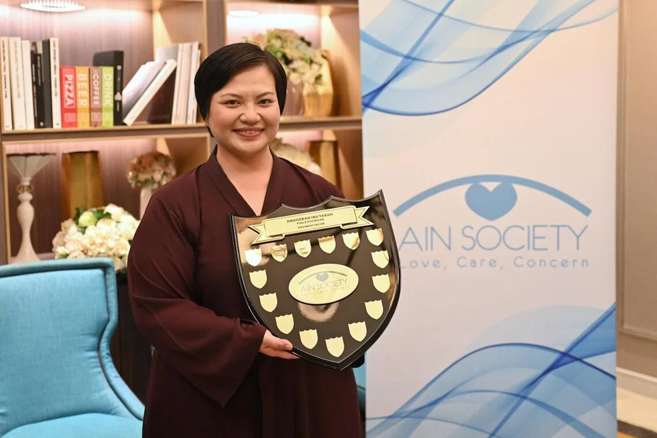 Club Rainbow, Hartini Karyana, Anugerah Ibu Tabah