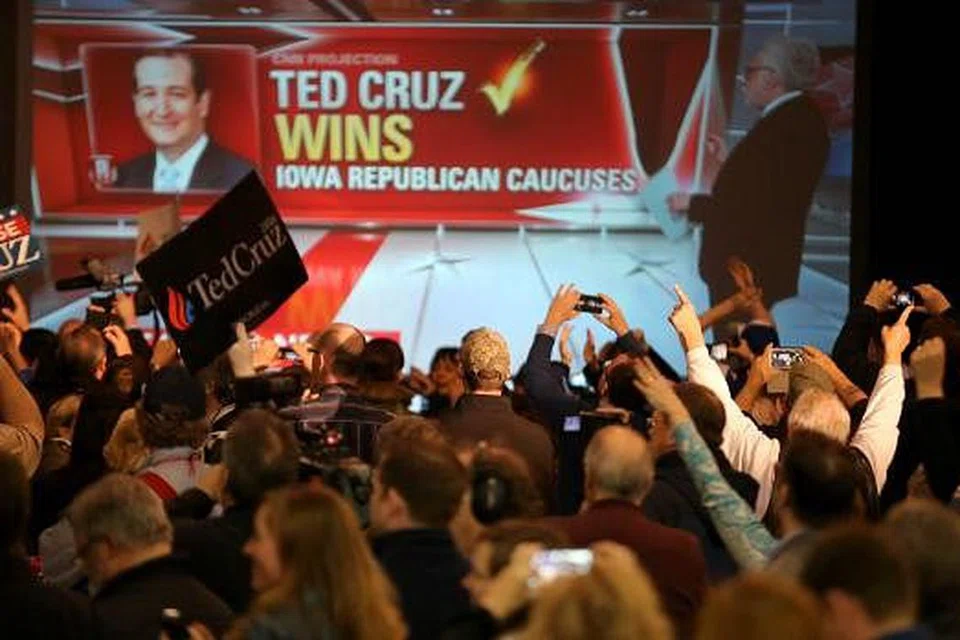 Penyokong Senator Ted Cruz menyambut kemenangan beliau dalam kokus pertama di Iowa parti Republikan pada Isnin, 1 Feb, dalam persaingan menjadi calon parti itu bagi pilihan raya presiden Amerika pada November ini. Gambar AFP 