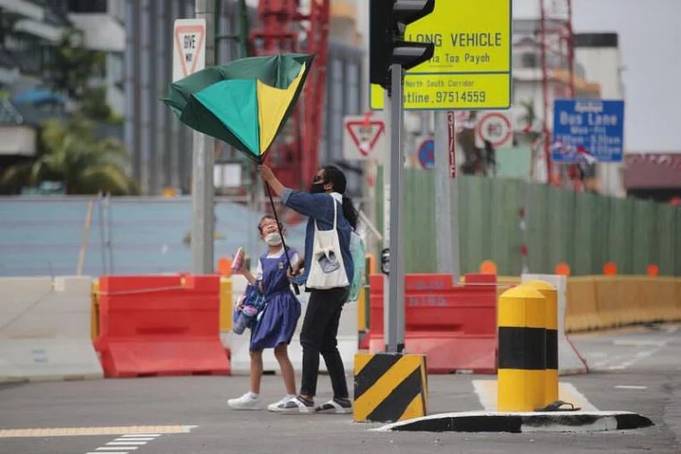 Angin kencang dicatat di serata Singapura pada Isnin (18 Jan). 