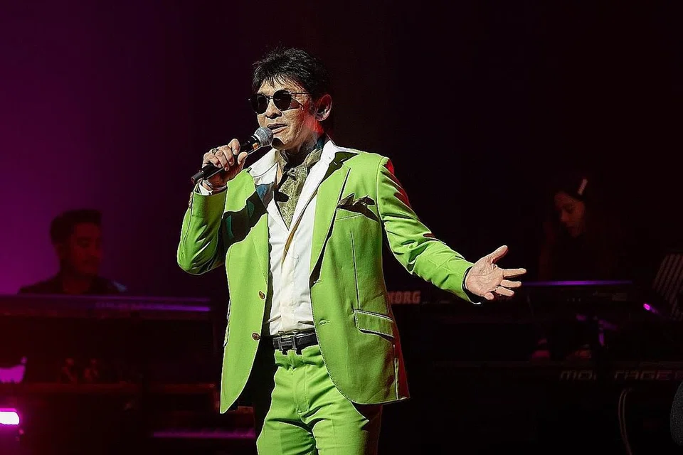 RAJA BALADA: Penghayatan mendalam Datuk Jamal Abdillah wujud bagi banyak lagu balada yang menekankan nada vokal tinggi di samping menusuk jiwa penonton. - Foto ESPLANADE