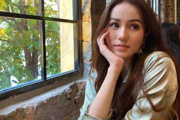Pengurus pelakon, Sophia Albarakbah, mahu selebriti itu menjelaskan sendiri duduk perkara sebenar tentang hubungannya dengan Aliff Aziz, dan bukan menerusi kenyataan pihak pengurusan.
