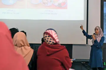 Lebih banyak usaha perlu dilakukan untuk menggalak majikan melaksanakan amalan dan dasar mesra keluarga dit tempat kerja, menurut antara tujuh saranan bagi semakan mengenai isu wanita oleh PPIS. 