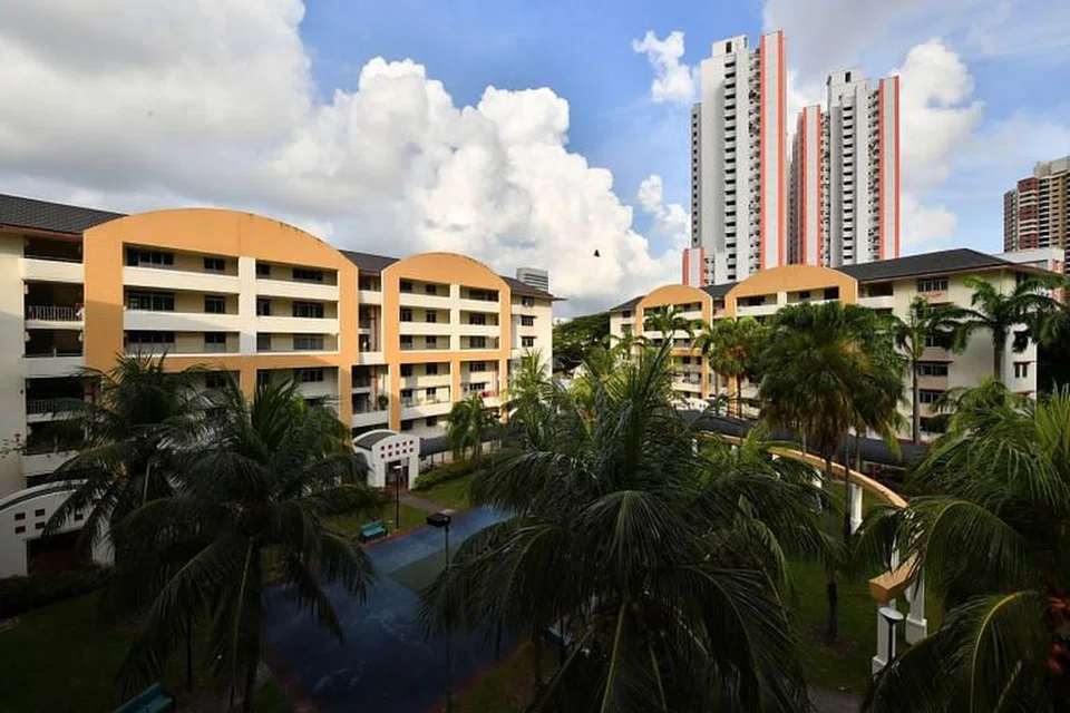 Pekerja asing yang dijangka berpindah ke flat di Redhill Close itu bekerja dalam bahagian seperti pembersihan dan penyelenggaraan. 