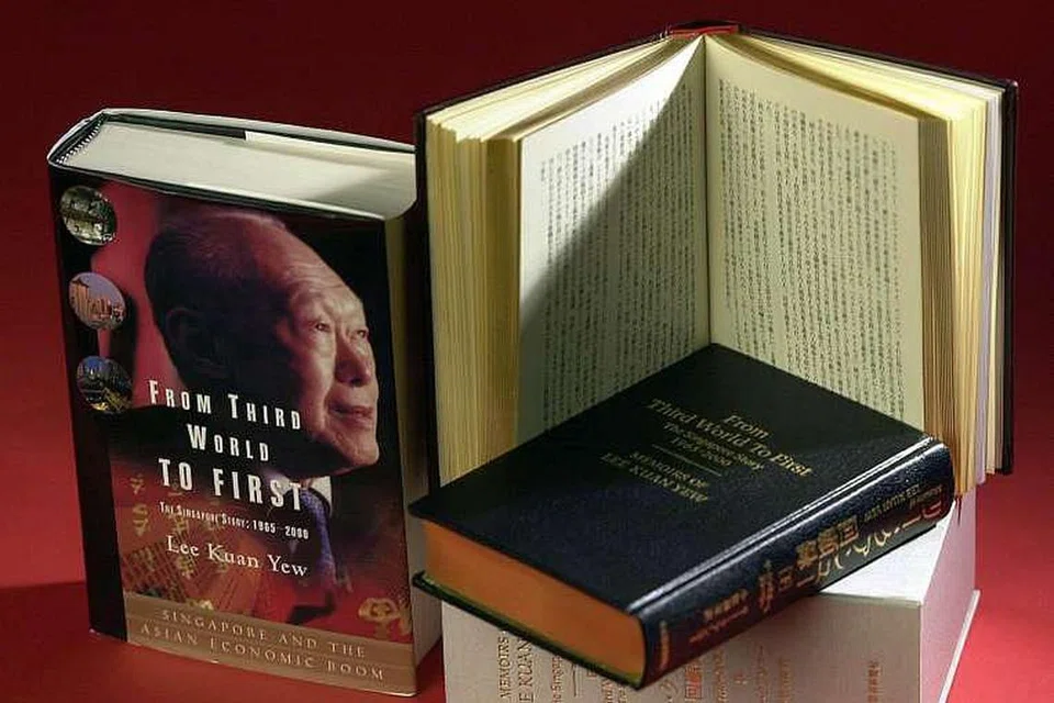 Gambar fail memoir Perdana Menteri Pengasas Lee Kuan Yew, 'From Third World To First' (Daripada Dunia Ketiga Kepada Pertama).
