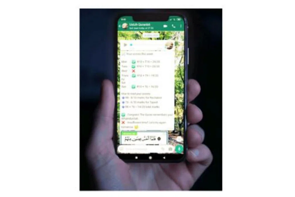 BELAJAR MENGAJI MENERUSI WHATSAPP: Quranbit bertujuan memudahkan pembelajaran Al-Quran untuk segenap lapisan masyarakat daripada peringkat kanak-kanak sehingga warga senja dengan menggunakan WhatsApp, satu kemudahan yang digunakan secara meluas di sini.