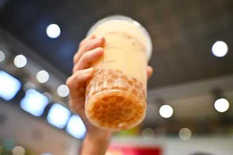 LANGKAH KURANGKAN PENGAMBILAN GULA: Keperluan  memaparkan gred khasiat, atau Nutri-Grade, minuman yang disediakan secara segar dikenakan ke atas perniagaan runcit seperti kedai makanan dan minuman (F&B), syarikat katering serta wadah digital, dan perniagaan bukan runcit seperti hotel, tempat kerja, institusi pendidikan, institusi penjagaan kesihatan dan tempat penjagaan kanak-kanak.