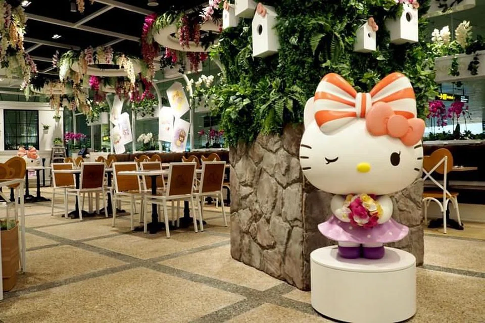 BAKAL DITUTUP: Hello Kitty Orchid Garden yang dibuka di Terminal 3 Lapangan Terbang Changi pada 2016 akan mengadakan empat jamuan teh Disember ini menjelang penutupannya.