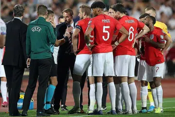 DIHENTI SEKETIKA: Akibat ejekan berbaur perkauman, perlawanan antara Bulgaria dengan England dihenti seketika. - Foto REUTERS