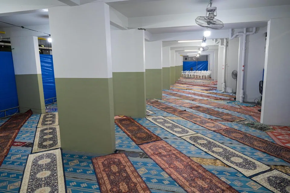 Ruang solat tarawih di kolong Blok 116, Simei Street 1 sudah siap untuk menerima sehingga 1,000 anggota jemaah bagi Ramadan 2025.