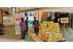 TERUS DEKATI MASYARAKAT: Petugas dan relawan Masjid Al-Amin (dari kiri), Encik Mohamed Kassim Abdul Hamid, Encik Johari Mohamed Sainee dan Encik Ali Ahmad sedang mempersiap laluan masuk dan keluar masjid di zon-zon yang tersedia beserta minuman air kotak dan mineral untuk diambil para jemaah sewaktu pulang dari solat Jumaat. - Foto MASJID AL-AMIN.