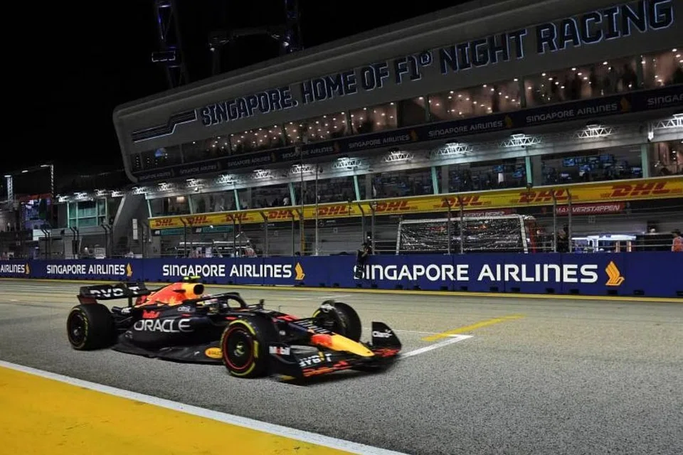 TETAP DITERUSKAN: Persiapan untuk F1 Grand Prix Singapura akan diteruskan walaupun terdapat siasatan rasuah melibatkan Encik S Iswaran dan Encik Ong Beng Seng kini. 