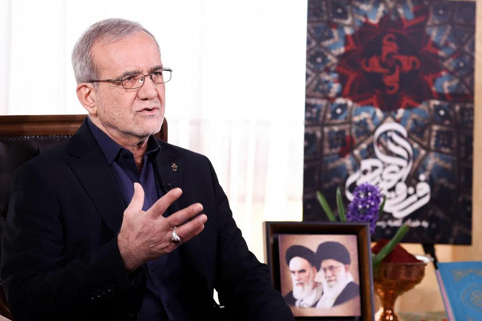 (GAMBAR FAIL) Foto edaran ini disediakan oleh pejabat media Presiden Iran yang menunjukkan Presiden Republik Islam Iran, Masoud Pezeshkian, ketika menyampaikan ucapan tahunan kepada rakyat sempena sambutan Nowruz, Tahun Baru Parsi, di Tehran pada 20 Mac 2025. Presiden Iran, Masoud Pezeshkian, dalam satu wawancara yang disiarkan pada 23 Julai dengan Al Jazeera menyatakan bahawa Israel  yang terlibat dalam perang 12 hari dengan Iran Jun lalu telah cuba melakukan cubaan pembunuhan terhadapnya.