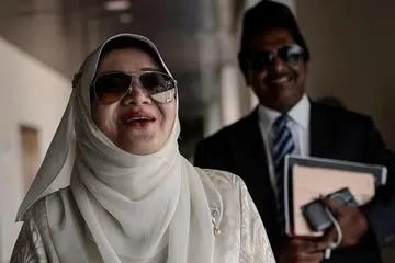 TUNTUTAN MUTA'AH: Mahkamah Tinggi Syariah menganugerahkan Cik Shahnaz Abdul Majid RM30 juta ($10.1 juta) dalam tuntutan muta'ah (bayaran pendamai) yang difailkan beliau terhadap Datuk Seri Mahmud Abu Bekir Abdul Taib. - Foto