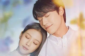 REAKSI BERCAMPUR-BAUR: Apabila Lee Dohyun (kanan) dan Go Min-si dipasangkan sebagai kekasih dalam 'Youth of May', ada peminat yang suka dan ada pula yang tidak senang kerana payah melupakan peranan mereka sebagai adik-beradik angkat dalam drama Netflix, 'Sweet Home'. - Foto LAMAN TWITTER KOREAN DRAMA 
