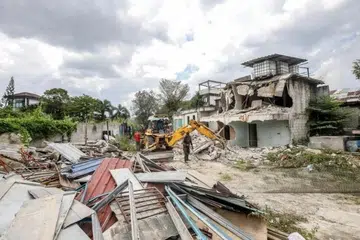 Proses perobohan penempatan haram sebahagian warga Rohingya di Kampung Sungai Tekali, Hulu Langat, Selangor, baru-baru ini.