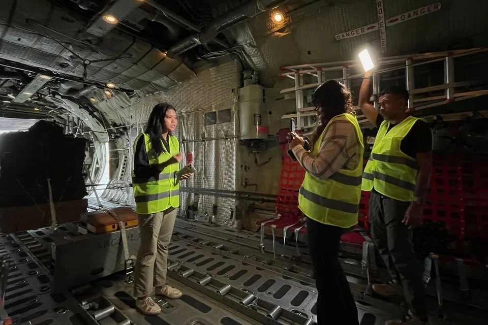 Latihan Wallaby, pesawat C-130, hulur bantuan kemanusiaan