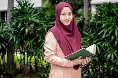 USTAZAH SITTI UZAIZAH ZAHIDAH: Doa juga merupakan tali perhubungan di antara anak dengan ibu bapa yang masih hidup mahu pun yang telah meninggal. - Foto BH oleh NUR DIYANA TAHA