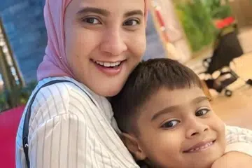 Azza Elite, anak autisme Azza Elite, Muhammad Adam, tips ibu anak autisme, rumah terbuka raya, berita artis Malaysia, kesedaran autisme, ketidakselesaan