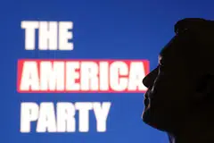 Miniatur bercetak 3D yang menggambarkan Elon Musk bersama tulisan “The America Party” kelihatan dalam ilustrasi yang diambil pada 7 Julai 2025.