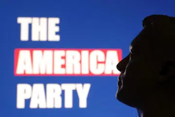 Miniatur bercetak 3D yang menggambarkan Elon Musk bersama tulisan “The America Party” kelihatan dalam ilustrasi yang diambil pada 7 Julai 2025.