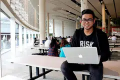 AZAM BERDIKARI: Encik Zulfadly Mohamad Abu Bakar berazam tidak mahu makan gaji, sebaliknya ingin berdikari melakukan perniagaan sendiri. - Foto PUAD IBRAHIM