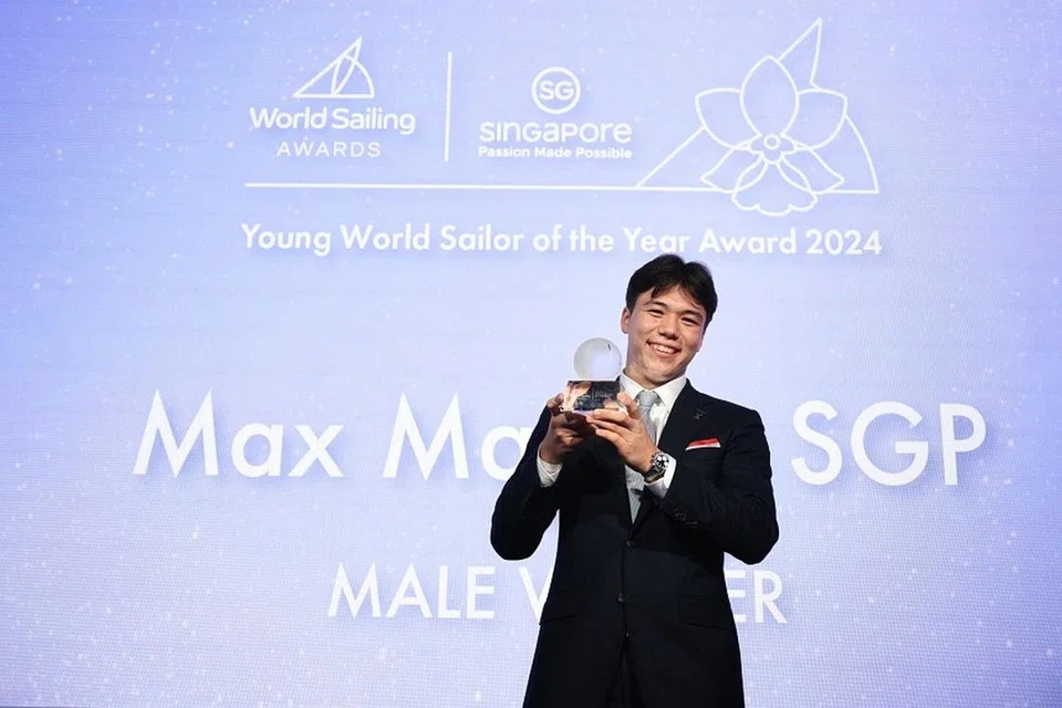 Atlet luncur lelayang, atau kitefoil, Singapura, Maximilian Maeder,   menerima anugerah Pelayar Muda Terbaik Dunia di majlis Anugerah Sukan Kapal Layar Dunia di Chijmes Hall pada 5 November.  Ia menutup tahun penuh cemerlang Maeder, yang memenangi pingat gangsa Olimpik di Paris 2024 serta meraih sembilan gelaran lain, termasuk juara dunia, Eropah dan Asia.  