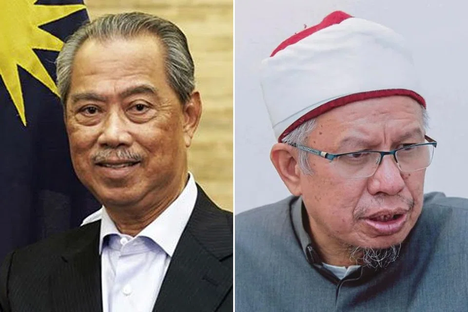 KUARANTIN: Tan Sri Muhyiddin Yassin (kiri) menjalani kuarantin selepas Menteri di Jabatan Perdana Menteri (Hal Ehwal Agama), Datuk Seri Dr Zulkifli Mohamad Al-Bakri menghidap Covid-19. - Foto-foto fail