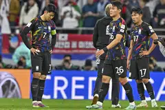 Kapten dan penyerang Korea Selatan, Son Heung Min (kiri) kelihatan kecewa apabila pasukan mereka ditewaskan Jordan 2-0. 