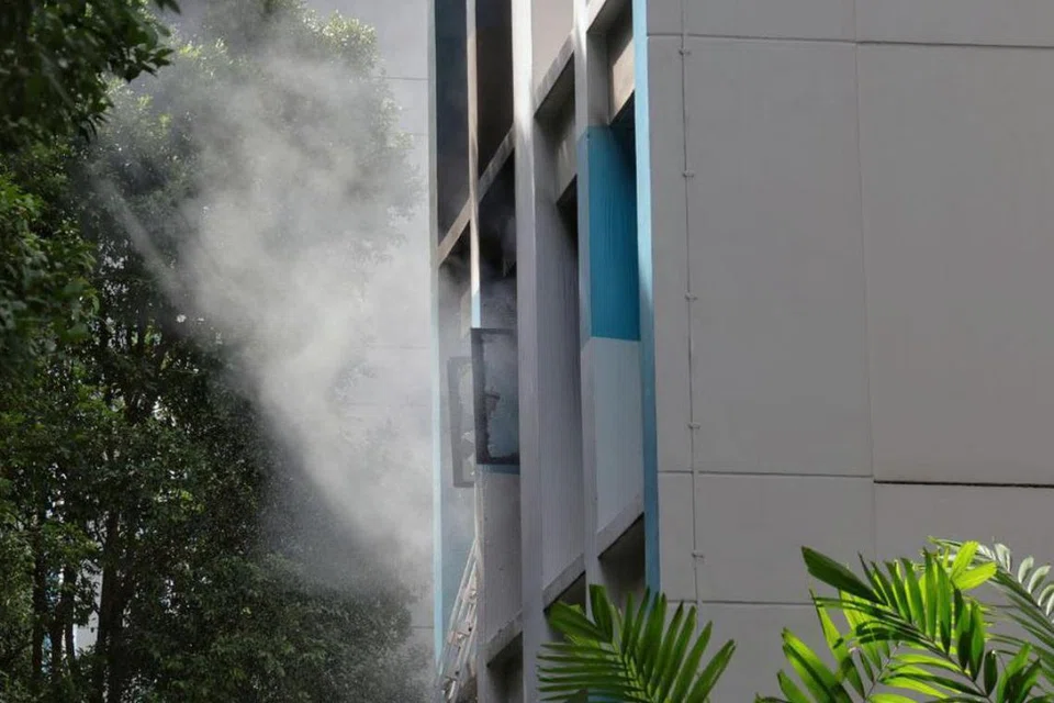 Kebakaran berlaku di sebuah unit di tingkat tiga Blok 971, Hougang Street 91.