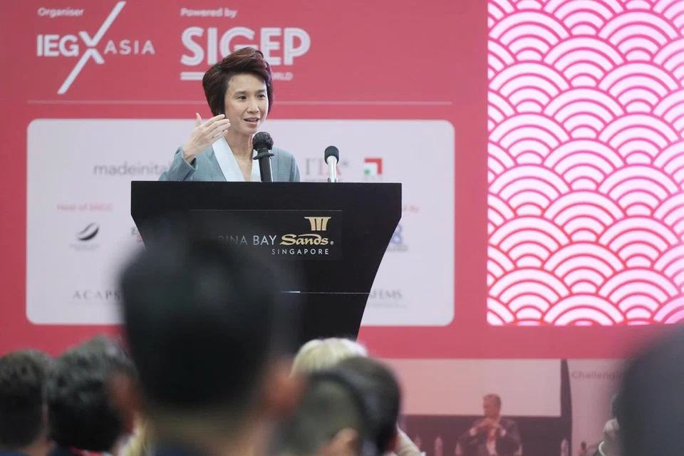 Di majlis pelancaran portal pekerjaan untuk sektor perkhidmatan makanan dan minuman (F&B), Menteri Negara Kanan (Perdagangan dan Perusahaan), Cik Low Yen Ling, berkata satu trend utama yang dihadapi sektor perkhidmatan makanan adalah  peningkatan persaingan untuk mendapatkan pekerja.