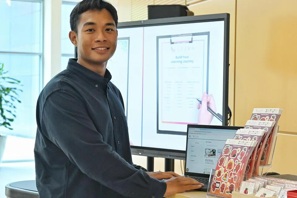 Minat anggota bomba dan juruteknik perubatan kecemasan (EMT), Encik Muhammad Naim Zahari, terhadap teknologi, termasuk kecerdasan buatan (AI), mendorongnya menyertai beberapa pertandingan berkaitan teknologi, yang menyaksikannya meraih tempat pertama.