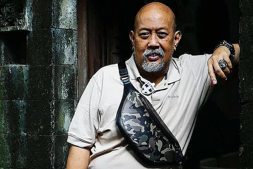 INDRO WARKOP: Pelakon Indro Warkop juga didapati positif Covid-19 Jun lalu. Beliau memberitahu para peminatnya menerusi akaun Instagram bahawa beliau sedang mendapatkan rawatan bagi jangkitan koronavirus. Pada 28 Jun pula, Indro menyampaikan berita baik kepada para peminat setelah doktor mengesahkan beliau pulih dari Covid-19. Dalam catatannya, Indro menyampaikan kesyukurannya kepada yang maha Esa, kerana meskipun dibelenggu ketidakpastian dan kebingungan, keadaan kesihatannya umumnya adalah baik, sebelum ujiannya didapati negatif pada hari ke-lapan. - Foto INSTAGRAM INDRO WARKOP 