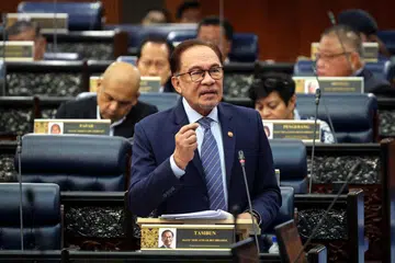 TAMBAH BAIK: Datuk Seri Anwar Ibrahim berkata projek rintis Pusat Pemindahan Kekal Bencana (PPKB) di sembilan negeri adalah antara langkah pengurusan bencana banjir yang ditambah baik. 