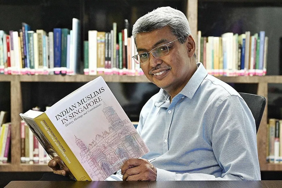 BAKTI KEPADA MASYARAKAT: Dr Ab Razak yang diiktiraf dengan Anugerah Jasa Cemerlang Muis tahun ini bersama buku tulisannya yang dilancar baru-baru ini yang menyusur sejarah, warisan serta sumbangan masyarakat India Muslim di Singapura.