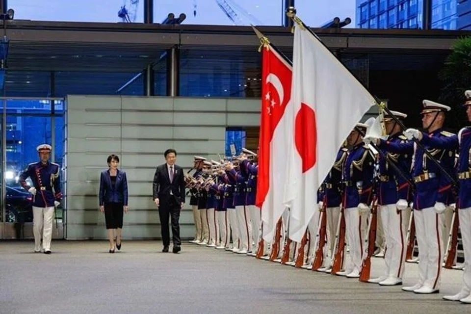 Perdana Menteri Encik lawrence Wong memerika kawalan kehormat bersama Perdana Menteri Jepun, Cik Sanae Takaichi pada 18 Mac.