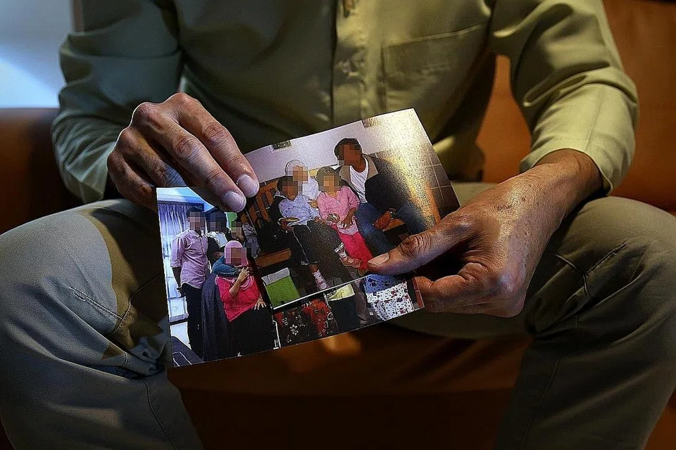 DIDAKWA SEBAR AJARAN SESAT: Salah seorang bekas suami yang ditinggalkan oleh isterinya, selepas perkahwinan hampir 20 tahun, yang dikatakan telah 'nikah batin' dengan lelaki yang mengaku dirinya nabi. - Foto fail