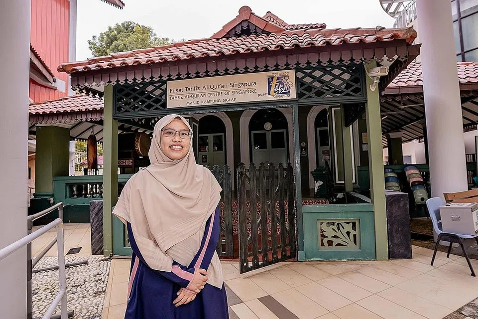 KINI MENGAJAR PULA: Cik Nur 'Arifah Mohd Shahri memutuskan untuk menjadi guru tahfiz dan Al-Quran sambilan.
