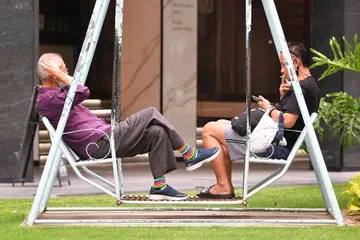NEA berkata keluar rumah untuk merokok bukan urusan penting semasa tempoh pemutus rantaian jangkitan namun mereka yang ingin hisap rokok semasa keluar bagi urusan penting boleh buka pelitup dan memakainya semula selepas selesai.