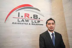 TEKAD BERJAYA: Dari seorang pelajar aliran Normal, Encik Mohd Dzuleqhmal Mohd Dzuleqhram mendaki tangga kerjaya peguam, malah kini menjadi rakan kongsi di firma guaman I.R.B. Law LLP.