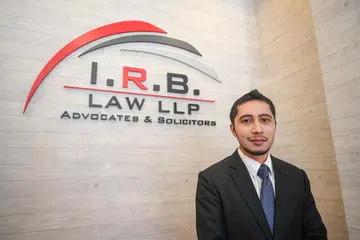 TEKAD BERJAYA: Dari seorang pelajar aliran Normal, Encik Mohd Dzuleqhmal Mohd Dzuleqhram mendaki tangga kerjaya peguam, malah kini menjadi rakan kongsi di firma guaman I.R.B. Law LLP.